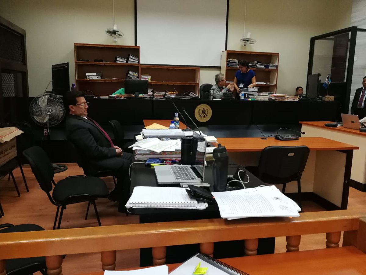 La audiencia de apertura a juicio del exmagistrado judicial Douglas Charchal se realizó en el Juzgado de Mayor Riesgo B. (Foto Prensa Libre: Erick Ávila)