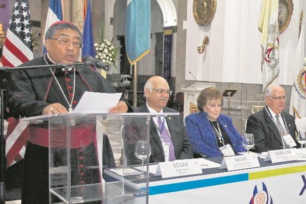 La vigésima  edición de la conferencia del Distrito Rotario 4250 se inauguró anoche con un acto celebrado en la Catedral Metropolitana. (Foto Prensa Libre: Edwin Castro)