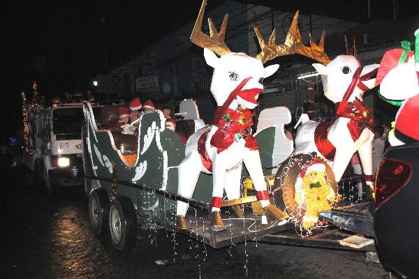 Una de las  carrozas que participaron en el desfile  Noche  Mágica   de Navidad,    en  Coatepeque, Quetzaltenango.