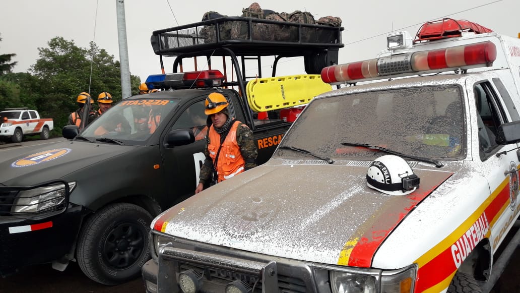 Cuerpos de socorro han activado el sistema de alerta y monitorean comunidades vecinas que han reportado caída arena.