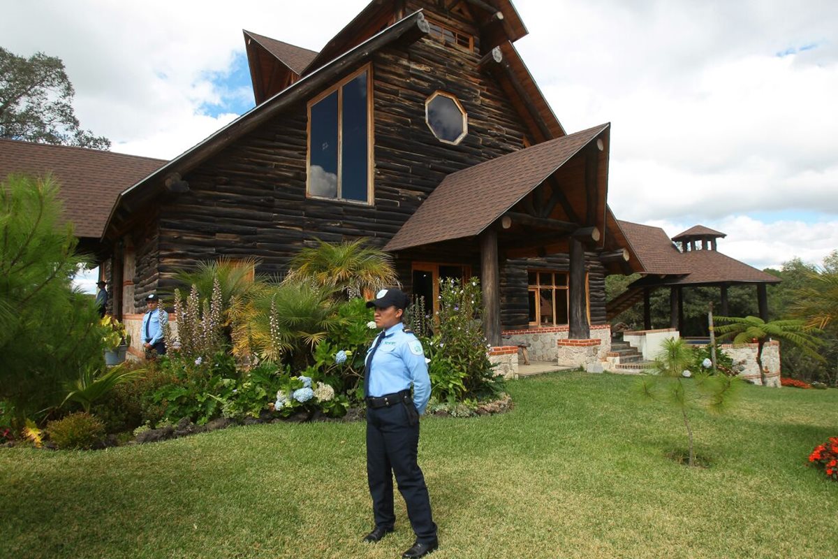 Escuela Modelo comienza la instrucción a 89 agentes penitenciarios. (Foto Prensa Libre: álvaro Interiano)