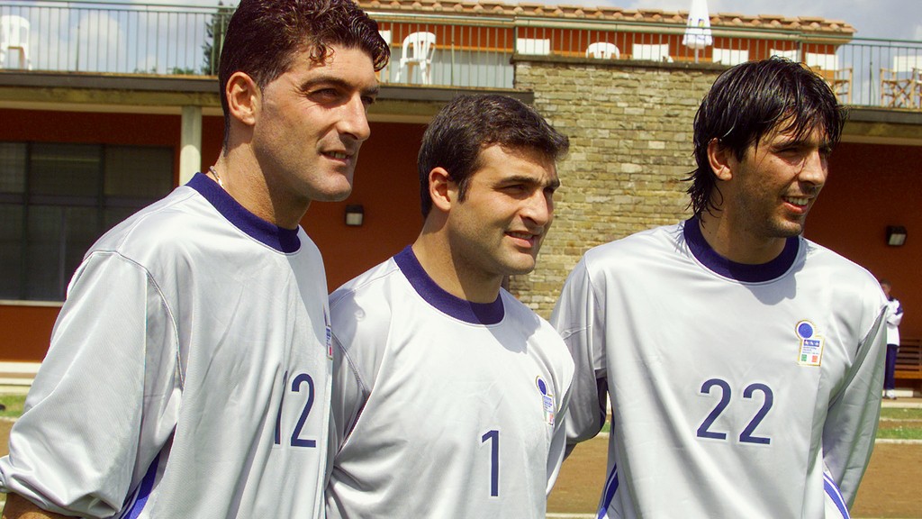 Gianluca Pagliauca junto a Francesco Toldo y Gianluigi Buffon. Los tres porteros que fueron convocados por Cesare Maldini para el mundial de Francia 1998. El primero para Buffon. (Foto Prensa Libre: Hemeroteca PL)