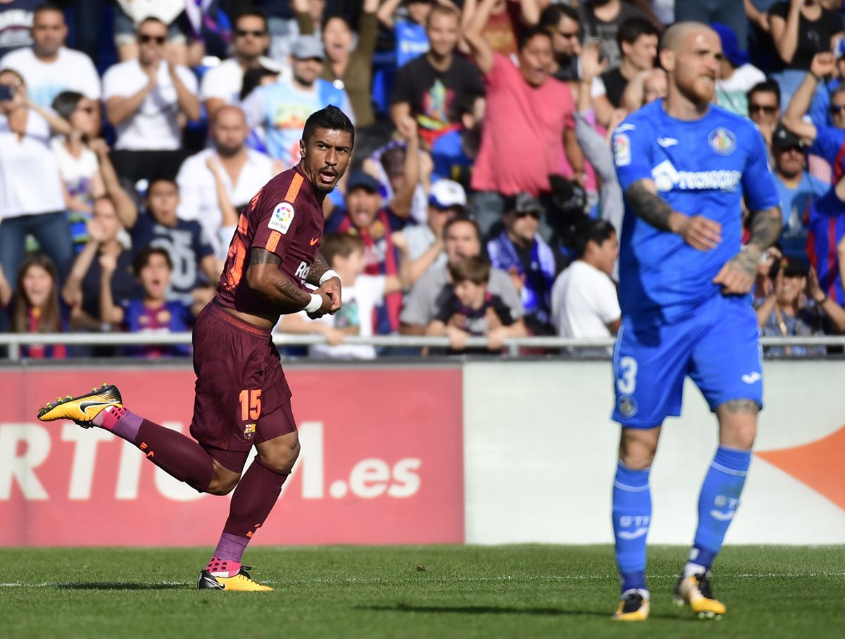 Paulinho anotó el gol del triunfo a pocos minutos de finalizar el duelo. (Foto Prensa Libre: AFP)