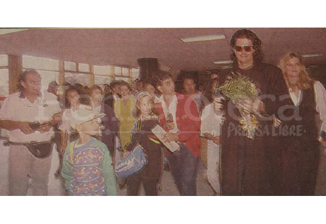 Retorno de Ricardo Arjona a Guatemala ya como una estrella internacional el 6 de diciembre de 1993. (Foto: Hemeroteca PL)