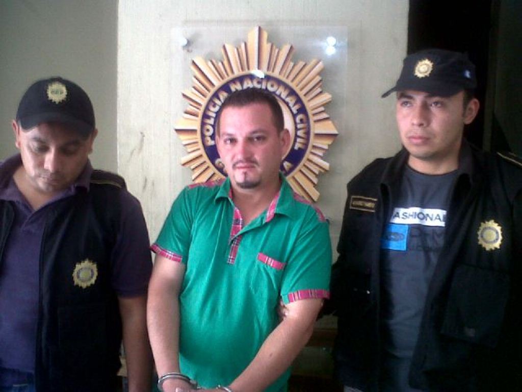 Mario Roberto Franco Revolorio fue capturado en Cuilapa, Santa Rosa, sindicado de abuso de autoridad. (Foto Prensa Libre: Oswaldo Cardona)