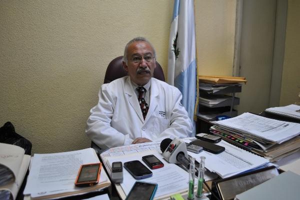 Estuardo Mora, director del Hospital Regional de Occidente aseguró que no se trató de ningún robo de medicinas e insumos. (Foto Prensa Libre: Alejandra Martínez)