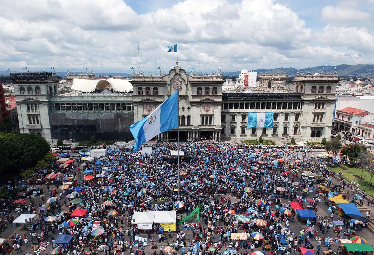El pasado 20 de septiembre miles de guatemaltecos manifestaron en contra del mandatario por sus decisiones respecto de la Cicig. (Foto Prensa Libre: Hemeroteca PL)