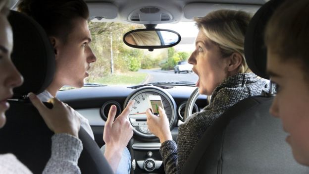 La tecnología puede convertirse en tu aliada si quieres evitar problemas a la hora de pagar o elegir itinerario. (GETTY IMAGES).