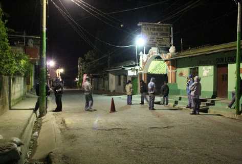 Los patrulleros salen por las noches  con bates, piedras y armas de todo tipo,  con las que intimidan a los pobladores de Panajachel, Sololá.  Por esos hechos están bajo investigación de la Fiscalía.