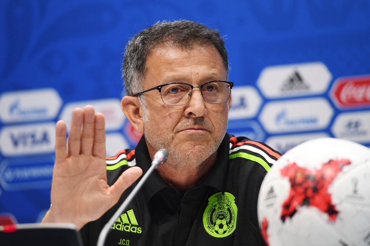 El técnico colombiano Juan Carlos Osorio durante la conferencia de prensa de este miércoles en Rusia. (Foto Prensa Libre: AFP)