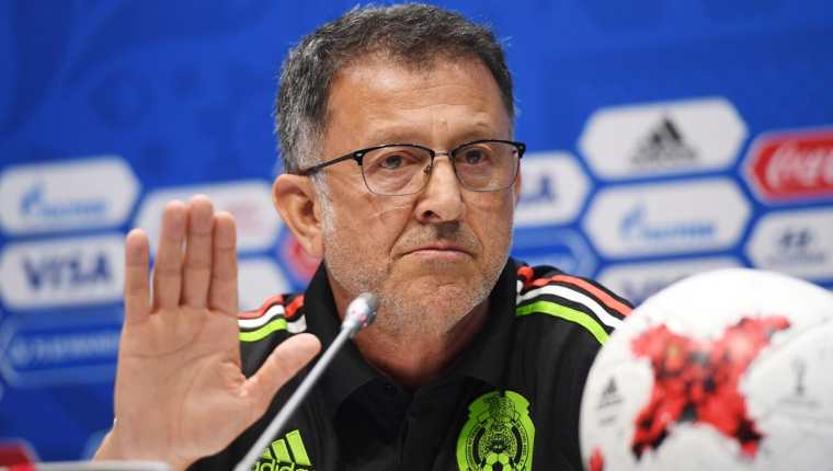 El técnico colombiano Juan Carlos Osorio durante la conferencia de prensa de este miércoles en Rusia. (Foto Prensa Libre: AFP)
