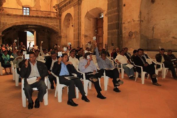alcaldes de Sacatepéquez   aprueban la divulgación del contenido  de las reformas constitucionales.