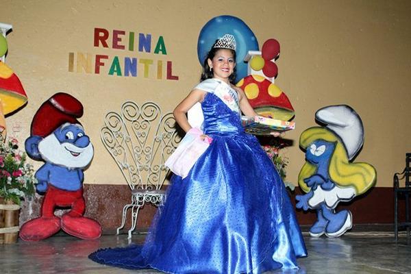 Sofía Verónica Granados hace su presentación como nueva Reina Infantil de San Felipe, Retalhuleu. (Foto Prensa Libre: Rolando Miranda)