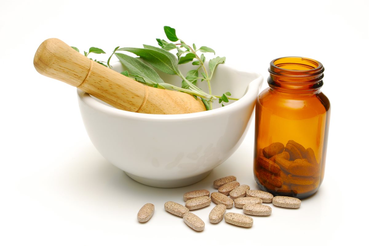 Los expertos en medicina natural aseguran que se pueden prevenir resfriados o gripes con ciertas hierbas y mezclas. (Foto Prensa Libre: Hemeroteca PL)
