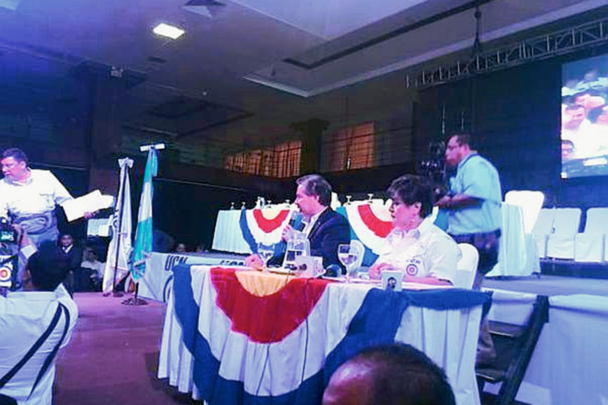 Mario Estrada preside asamblea general de UCN. Foto Manuel Hernández