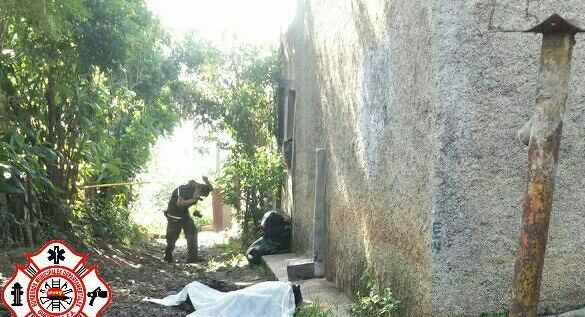 Guadalupe Cifuentes, de 16 años, fue hallada muerta en la zona 4 de Villa Nueva. (Foto Prensa Libre: Bomberos Municipales Departamentales)