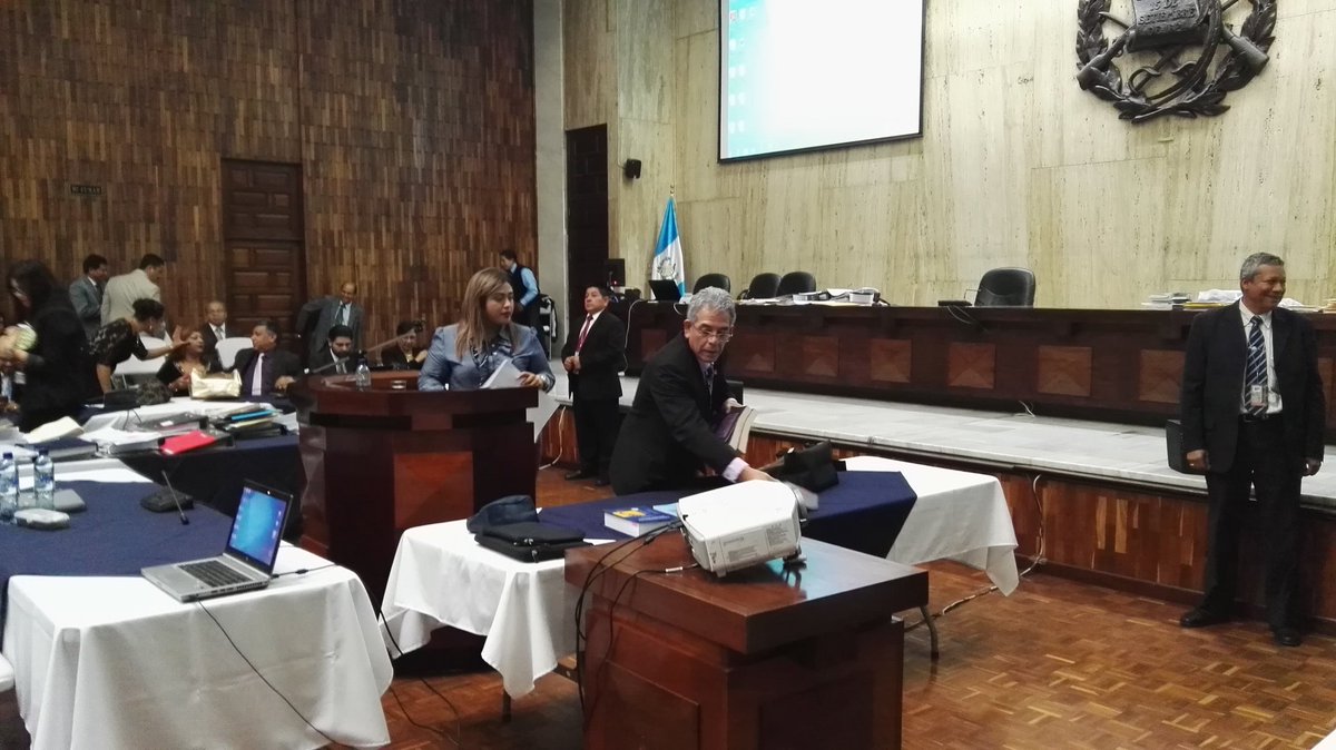 El juez Miguel Ángel Gálvez durante la 32 jornada de audiencia por Cooptación del Estado. (Foto Prensa Libre: Jerson Ramos)