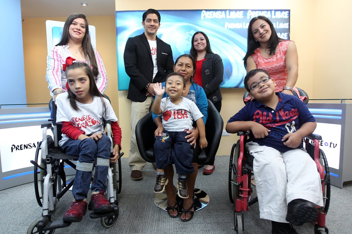 Niños embajadores de la Teletón visitan la redacción de Prensa Libre. (Foto Prensa Libre: Hemeroteca PL)