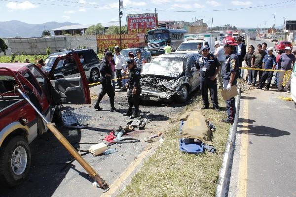 Vehículo chocado en ruta Interamericana.