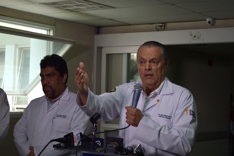 El director del Hospital Roosevelt, Carlos Soto, en conferencia de prensa donde rechaza las acusaciones del diputado Luis Hernández Azmitia. (Foto Prensa Libre: Hospital Roosevelt)