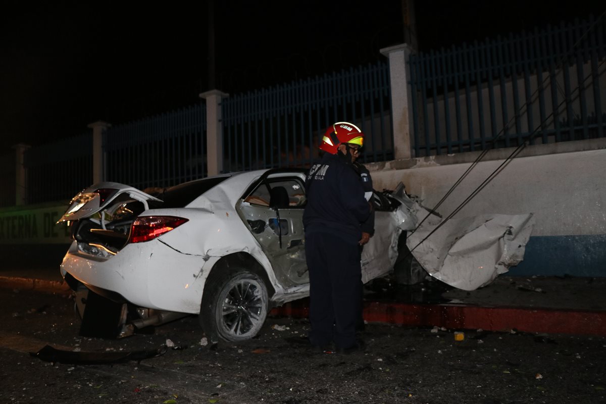 Autoridades policiales indican que algunos accidentes han ocurrido por abuso de velocidad en vías poco transitadas durante la noche.(Foto Prensa Libre: Hemeroteca PL)