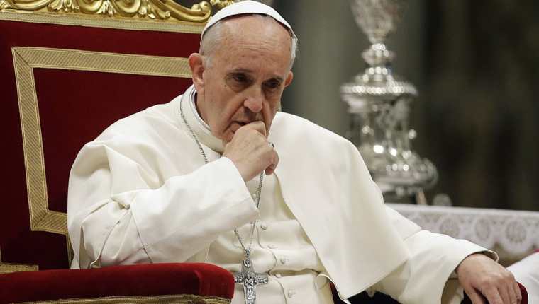 El Papa padece de una neuralgia crónica en el nervio ciático. (Foto Prensa Libre:AFP).
