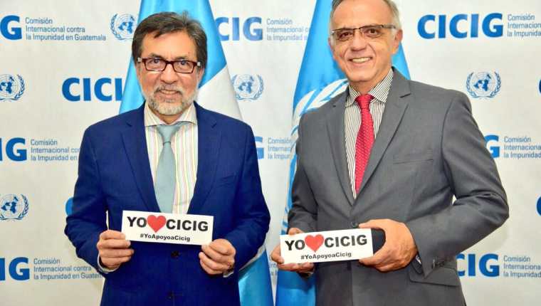 Fotografía del embajador Luis Arreaga y el comisionado Iván Velásquez publicada por la embajada de EE. UU. (Foto Prensa Libre: @usembassyguate).
