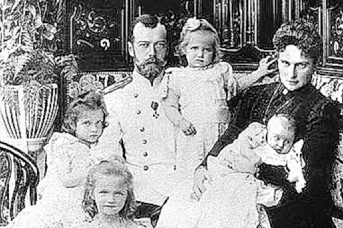 El zar Nicolás II y su familia, en 1911. (Foto: Hemeroteca PL)
