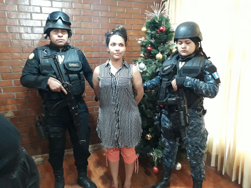 Gabriela Rocío Argueta Ramos es la supuesta pareja de el Marino, un reo que guarda prisión por encabezar una banda de secuestradores. (Foto Prensa Libre: PNC)