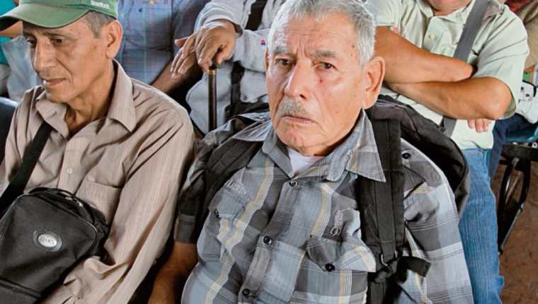 El bono para  pensionados y jubilados del Estado podría ascender a Q1 mil 300. (Foto Prensa Libre: Hemeroteca PL) 