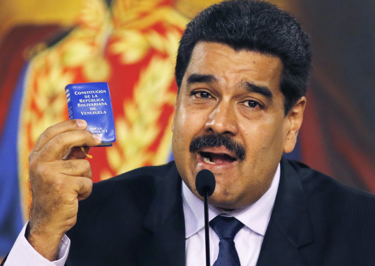 Asamblea pide al presidente de Venezuela, Nicolás Maduro, comprobar su país de nacimiento. (Foto Prensa Libre: AP).