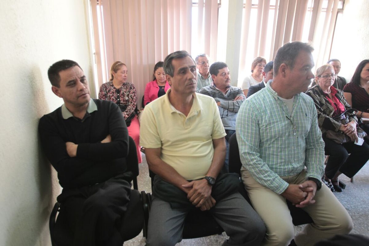 Hugo Antonio Torres y los hermanos Víctor Hugo y Édgar Luciano Batres.(Foto Prensa Libre: Érick Ávila)