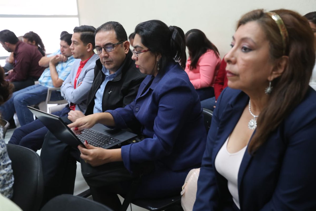 Sindicados asisten a una audiencia en el juicio del caso Botín en el Registro de la Propiedad. (Foto Prensa Libre: Érick Ávila)