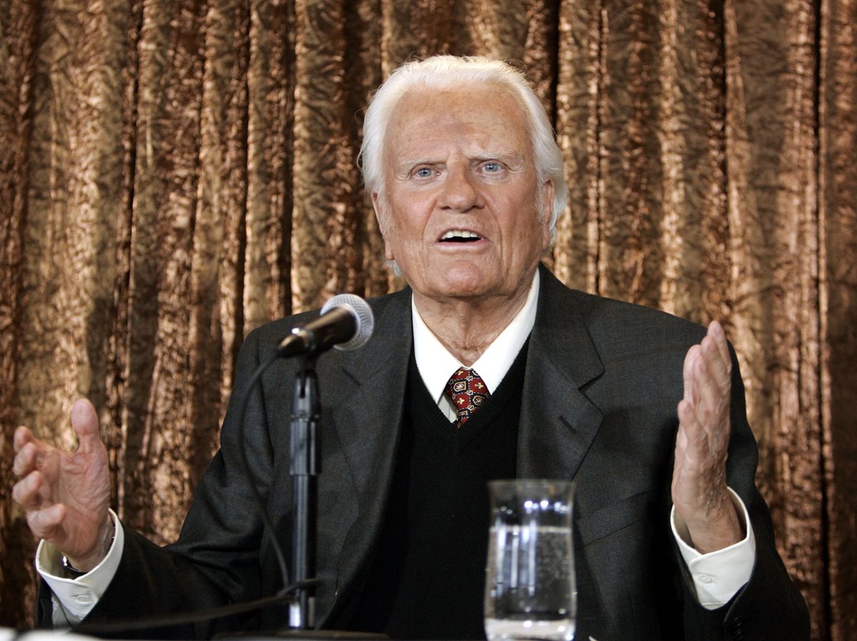 Billy Graham en 2005 en una conferencia de prensa anunciando una de sus célebres cruzadas. (Foto: AFP)