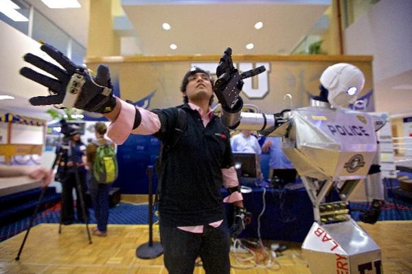 Androide fue desarrollado por estudiantes y científicos. (Foto Prensa Libre: EFE)