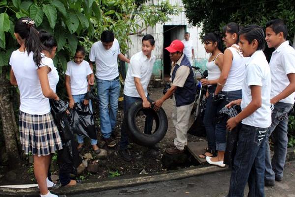Jornada de recolección de chatarra en Retalhuleu. (Foto Prensa Libre: Rolando Miranda).