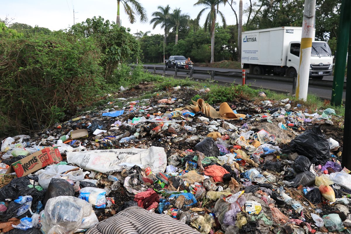 Se estima que unos 200 basureros clandestinos hay en la cabecera de Escuintla. (Foto Prensa Libre: Enrique Paredes)