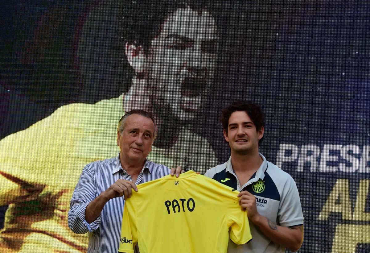 El delantero brasileño Alexandre Pato, durante su presentación en el Villarreal. (Foto Prensa Libre: AFP).
