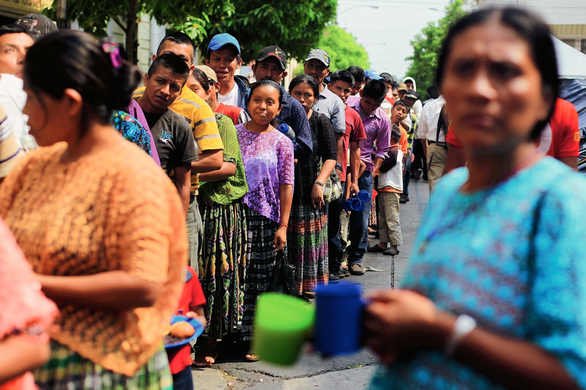 Campesinos exigen frente al Palacio Nacional la aprobación de la Ley de Desarrollo Rural. (Foto Prensa Libre: Hemeroteca PL)