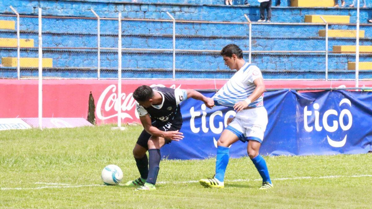 Suchitepéquez no aguantó la ventaja en el marcador y se tuvo que conformar con un punto. (Foto Prensa Libre: Cristian Soto)