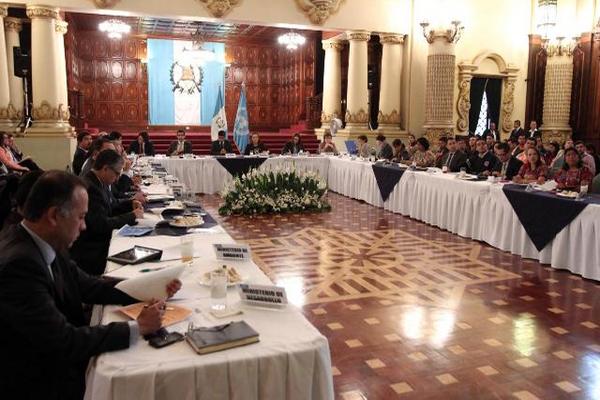 La vicepresidenta Roxana Baldetti encabeza el gabinete de la juventud en el salón Banderas del Palacio Nacional de la Cultura.