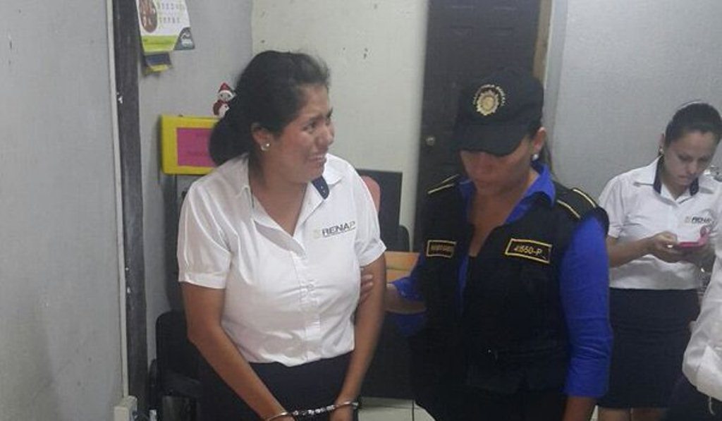 Anelice Doraly Fuentes Robles fue capturada en Catarina, San Marcos, sindicada de actos anómalos. (Foto Prensa Libre: PNC).