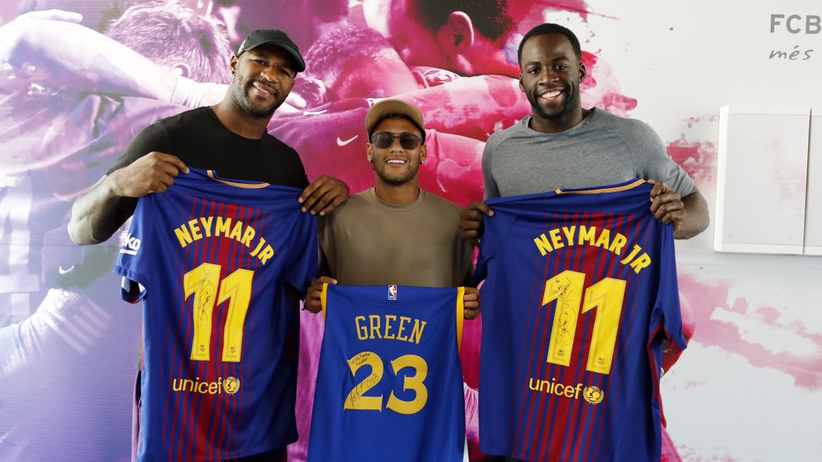 Branch, Neymar y Green posaron para las fotografías que fueron compartidas por el Barcelona en sus redes sociales. (Foto Prensa Libre: cortesía Twitter @FCBarcelona_es