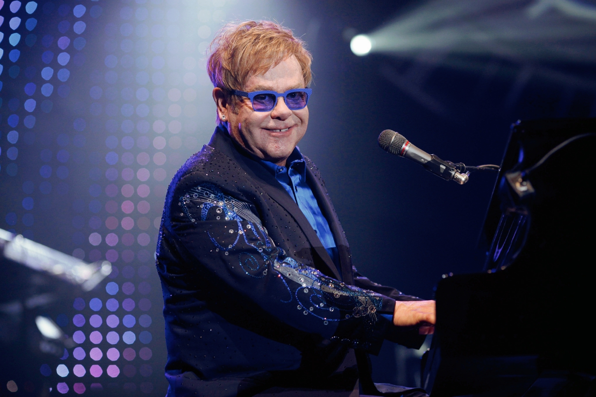 El músico británico Elton John durante una presentación en el Wembley Arena de Londres en el 2012. (Foto Prensa Libre: EFE)