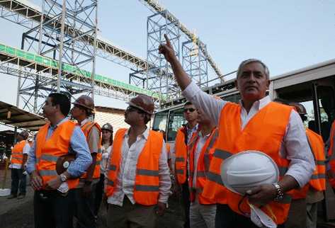 el presidente Otto Pérez Molina participa en la inauguración de una planta de energía eléctrica en el Ingenio Magdalena, en La Democracia, Escuintla.