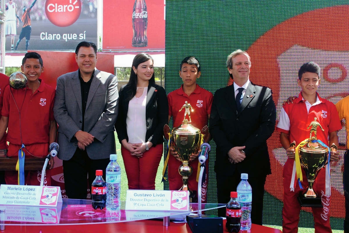 Organizadores presentaron una nueva edición de la Copa Coca Cola. (Foto Prensa Libre: Jeniffer Gómez).