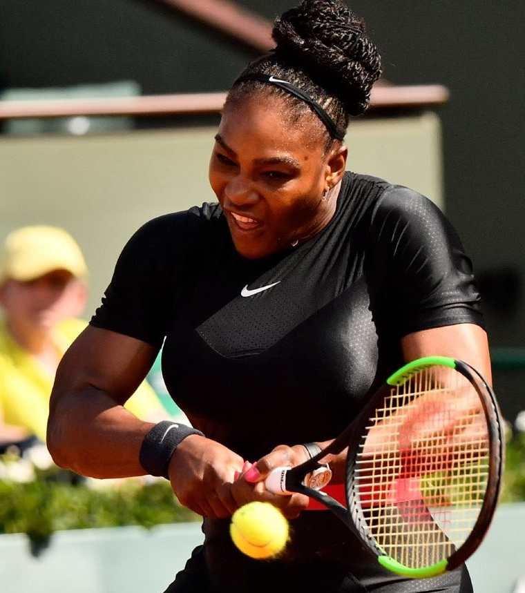 Serena Williams, durante el partido en Roland Garros. (Foto Prensa Libre: AFP)