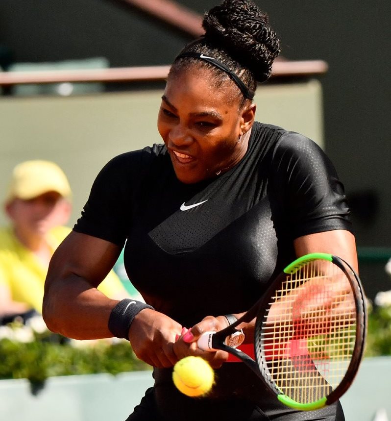 Serena Williams, durante el partido en Roland Garros. (Foto Prensa Libre: AFP)