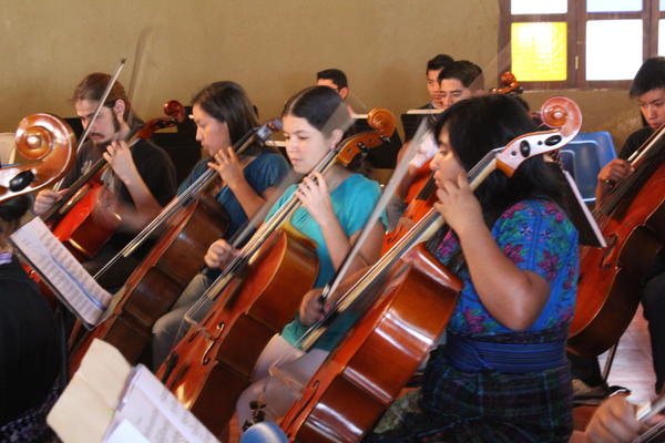 Prácticas fueron en grupo e individuales. (Foto Prensa Libre: Ángel Julajuj)