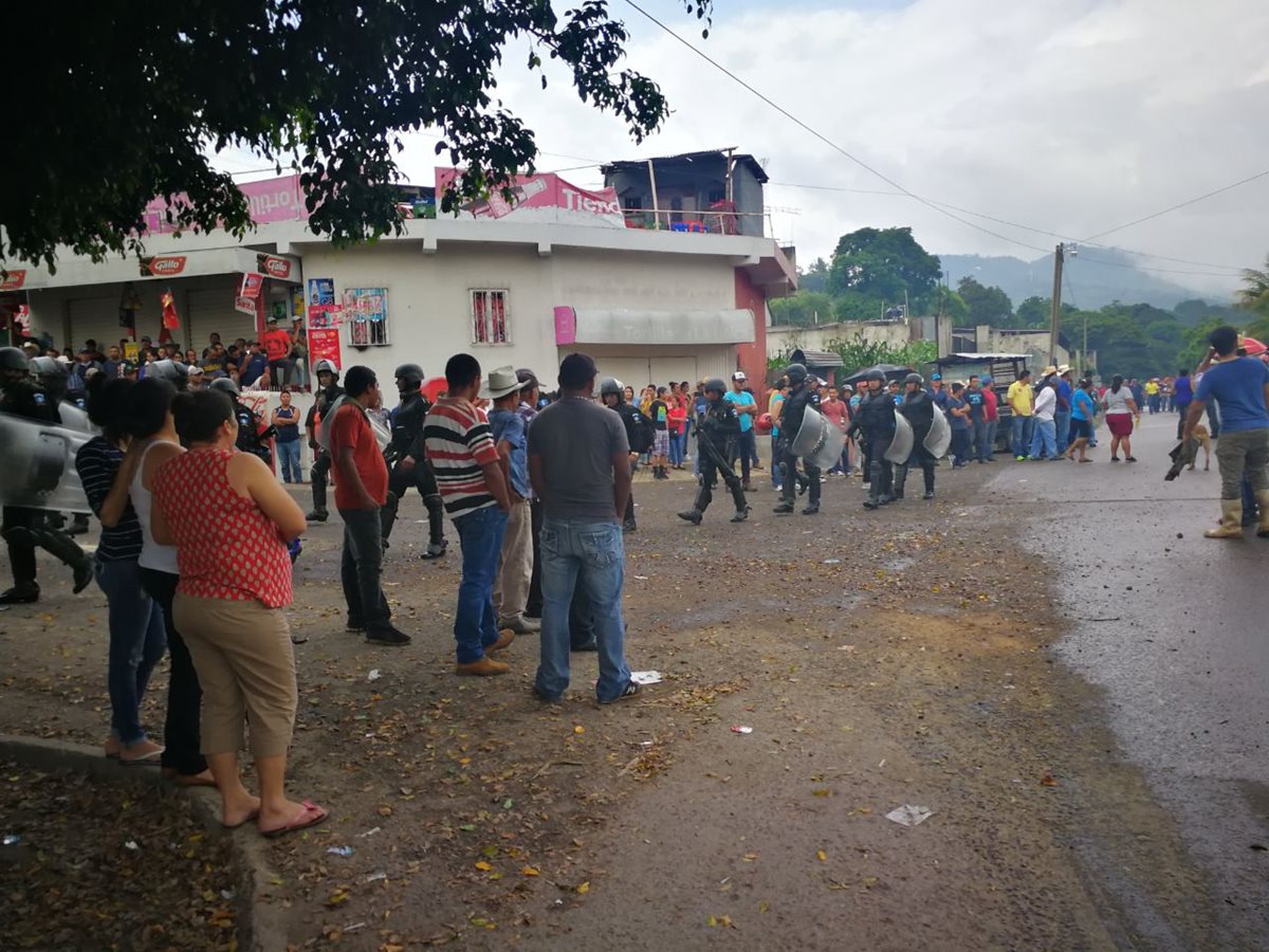 El ambiente es tenso en Casillas, Santa Rosa, por descontento con la minera San Rafael. (Foto Prensa Libre: José Manuel Patzán)
